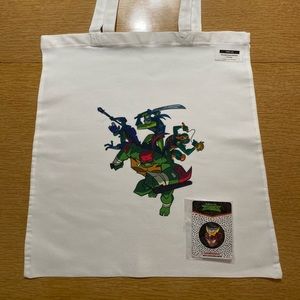 SDCC 2018 Rise Of The Ninja Turtles bag w/pin